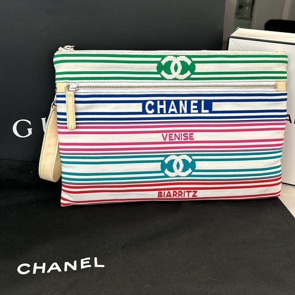 Sold—-🌟🔥 CHANEL Venise Biarritz Zip Pouch Striped
Canvas Large - Picture 12 of 13